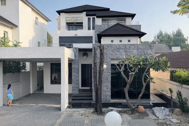 บ้านเดี่ยวพระราม9 ให้เช่าใกล้The nine   100 ตารางวา 5 นอน 3 น้ำ มีห้องแม่บ้านแยก 