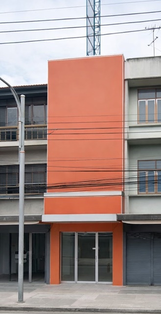 รพ.ศิริราช 1 กม. ใกล้ ตลาดพรานนก 300 ม.  รพ.ธนบุรี 400 ม. อิสรภาพ 3 น้ำ 3 นอน อาคาร 3 ชั้น  20 ตร.ว. 250 ตร.ม.  