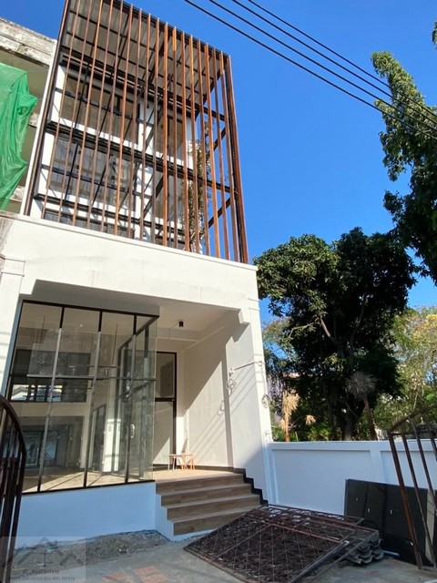 ให้เช่าโฮมออฟฟิศ 4.5 ชั้น 360 ตรม. ซอยสุขุมวิท 62 ทำเลศักยภาพ เดินเพียง 10 นาทีถึง BTS บางจาก