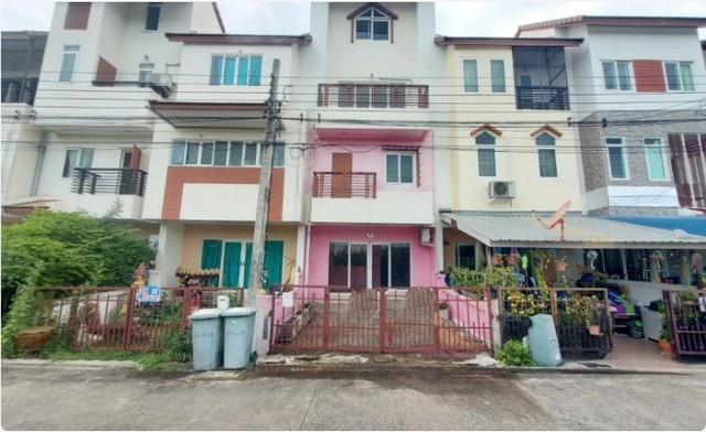 ขายทาวน์เฮ้าส์ หมู่บ้านศุภวรรณ ลาดกระบัง 54 ถนนวัดศรีวารีน้อย ตำบลศรีษะจรเข้น้อย อำเภอบางเสาธง สมุทรปราการ