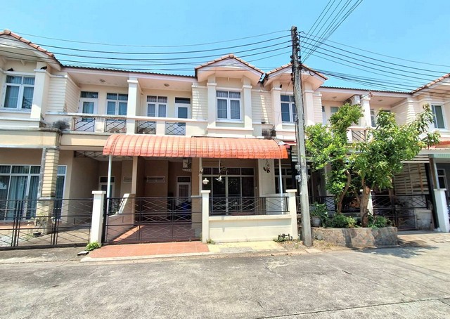 หมู่บ้านรื่นฤดี 4 ทาวน์โฮม 2 ชั้น รังสิต - คลอง 4  ถนนพระองค์เจ้าสายคลอง 4 ปทุมธานี ราคาพิเศษ เร่งขาย พร้อมพิจารณาทุกข้อเสนอ รีบก่อนหลุดจอง 