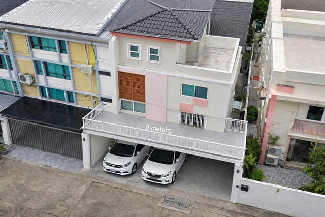 ใกล้ เซ็นทรัลอีสต์วิลล์ 400 ม. ถ.ลาดพร้าว71นาคนิวาส12-22  บ้าน 4 ชั้น  หน้ากว้าง 8 เมตร 4นอน  3 น้ำ ถนนประดิษฐ์มนูธรรม 28 ตร.ว. 450 ตร.ม.