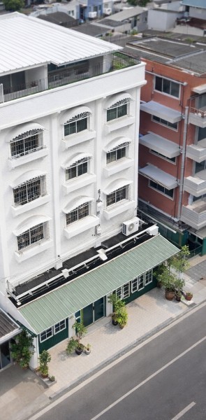 อาคารพาณิชย์หัวมุม 5 ชั้น 2 คูหา 15นอน 15น้ำ MRT ลาดพร้าว 101 249ม. และ เดอะมอลล์ บางกะปิ 950ม.40 ตร.ว.  640 ตร.ม. จอดรถ 3-4 คัน