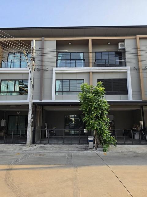 ให้เช่าทาวน์โฮม 3 ชั้น 20 ตร.ว. พรีเมียม เพลส พหลโยธิน-รามอินทรา ถนนเทพรักษ์