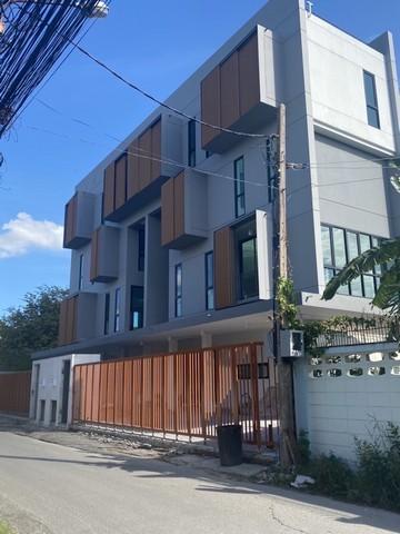 ให้เช่าโฮมออฟฟิศ 3.5 ชั้น 50 ตร.ว. ถนนรัชดาภิเษก เขตจตุจักร ใกล้ MRT ลาดพร้าว