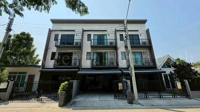 ลดราคา ทาวน์โฮม 3 ชั้น บ้านกลางเมือง ราชพฤกษ์-สาทร บางขนุน บ้านใหม่ สภาพดี แปลงหน้าสวน