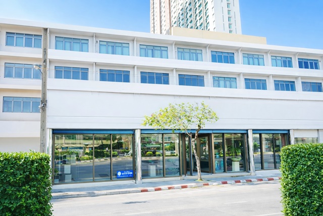 BRT วัดดอกไม้ 699 ม.ให้เช่าอาคาร 4-6คูหา 2ชั้น 2น้ำ  สาธุประดิษฐ์ 300 ตร.ม.พร้อมลานจอดรถด้านหลังรวม 40คัน พื้นที่กว่า 1 ไร่ เหมาะสำนักงาน