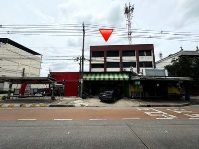 เหมาะทำการค้าหรือร้านอาหาร ขายตึกแถว 3.5  ชั้น 42 ตรว. ในถนนสนามบินน้ำ ใกล้กระทรวงพาณิชย์ และ กองสลาก ราคาพิเศษ!!