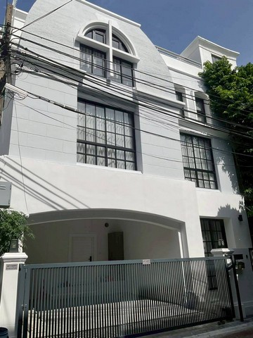 ให้เช่า ทาวน์โฮม 4 ชั้น (Renovateใหม่) ซอยเอกมัย 12 (ซอยเจริญใจ) ใกล้โรงเรียนเอกมัยอินเตอร์ 095-164-2956