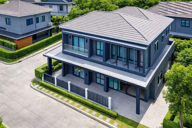 บ้านเดี่ยวหลังหัวมุม โรบินสัน ราชพฤกษ์ 2 กม.-แจ้งวัฒนะ ติดถนนหลัก ให้เช่า 4 นอน 4 น้ำ 60 ตร.วา. 350ตร.ม.