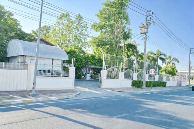 ราชพฤกษ์ บางกร่าง ให้เช่าที่ดินพร้อมอาคาร เนื้อที่ 1 ไร่ 1 งาน 93 ตร.วา. ติดถนนใหญ่ 12 ห้อง 1 โรงอาหาร ใกล้ตลาดลาว 300 ม.วัดโบสถ์ดอนพรหม