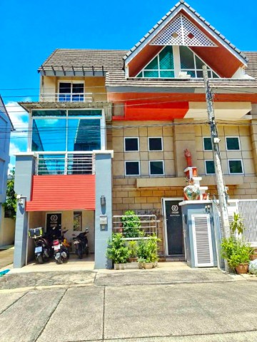 ศิลปหัตถกรรมกรุงเทพ 500ม.ลาดพร้าว 83-91 ให้เช่าโฮมออฟฟิศ 3 ชั้นหลังมุม 7ห้องทำงาน 3น้ำ ใกล้แม็คโคร ลาดพร้าว 800ม.ที่ดิน 28.2ตร.ว.พร้อมเฟอร์ฯ