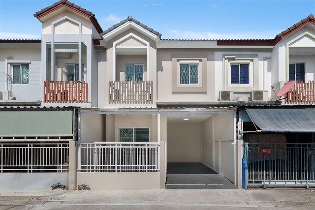 ทาวน์โฮม 2 ชั้น รีโนเวทใหม่ ไลโอ วงแหวน-ปิ่นเกล้า (ต้นซอยวัดพระเงิน) ต่อเติมครบพร้อมอยู่