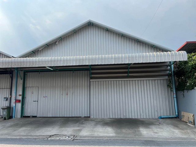 ให้เช่าโกดัง200ตร.ม. หกล้อเข้าได้  ย่านพระราม2 บางขุนเทียน  ซอยสะแกงาม เหมาะสำหรับทำคลังสินค้า 