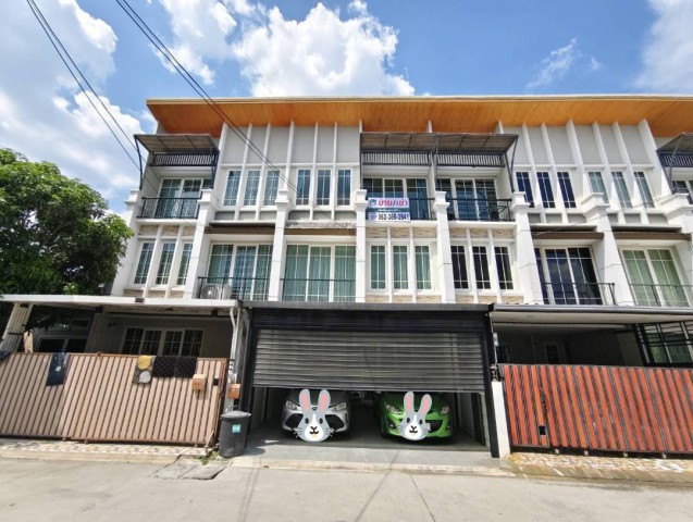 ขายทาวน์โฮม 3 ชั้น โกลเด้นทาวน์ 2 ปิ่นเกล้า–จรัญสนิทวงศ์ หลุดจองเพียง 1 หลังเท่านั้น อยู่ต้นโครงการ เข้า-ออกสะดวก ตกแต่ง สไตล์มินิมอล