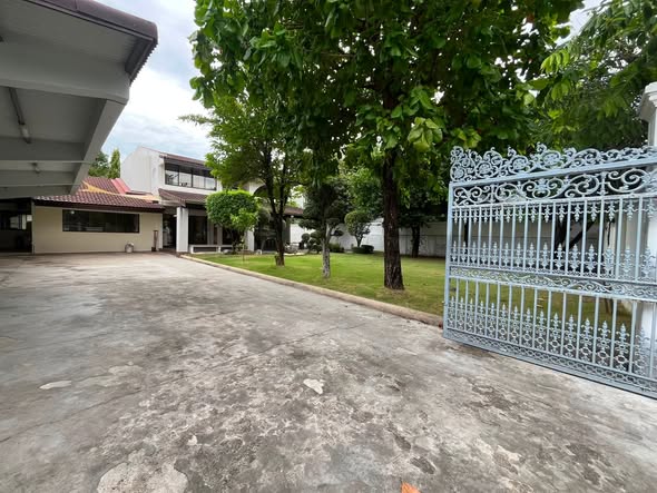 T26-784 ขาย บ้าน หมู่บ้านปัญญา พัฒนาการ 30 ห้องนอน 5 ห้อง ห้องน้ำ 4 ห้อง ชั้นที่ 1 2 งาน 220 ตารางวา ใกล้กับ BTS อ่อนนุช