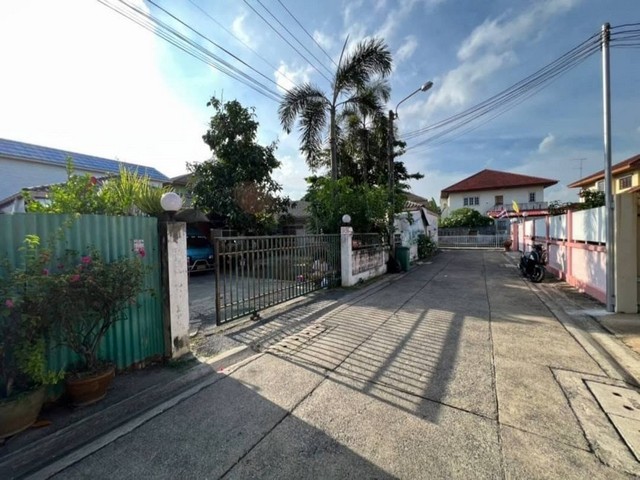 T26-1072 ขาย ที่ดิน ที่ดินพร้อมบ้านชั้นเดียว 129 ตรว. ลาดพร้าว 71 สังคมสงเคราะห์ 24 เลียบด่วน 7500000 บาท 1 งาน 129 ตร.วา กรุงเทพ ลาดพร้าว